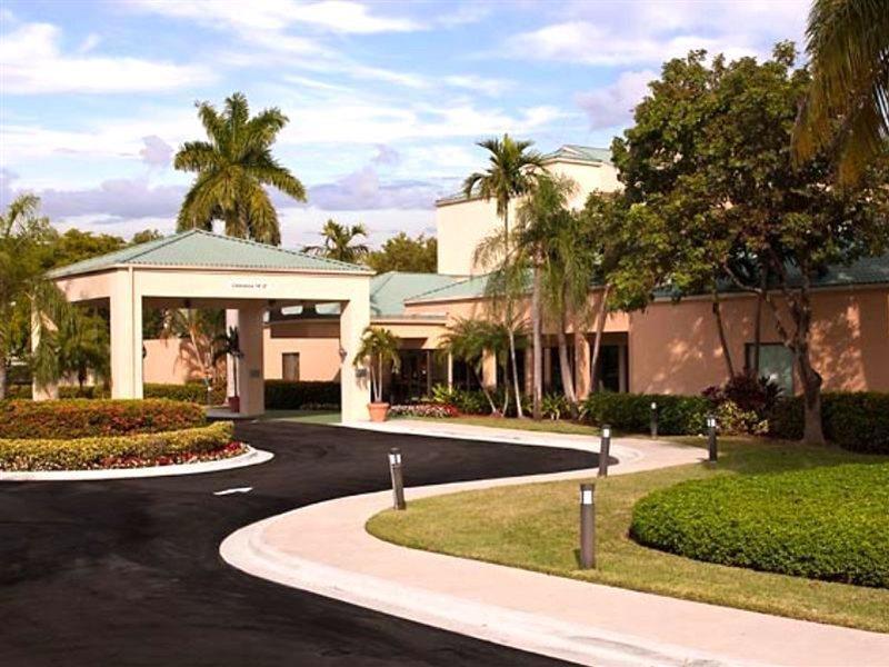 Courtyard Miami Airport West Doral Hotel Exterior foto