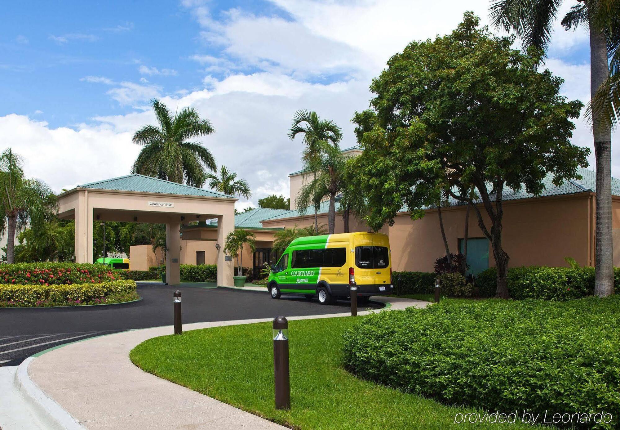 Courtyard Miami Airport West Doral Hotel Exterior foto